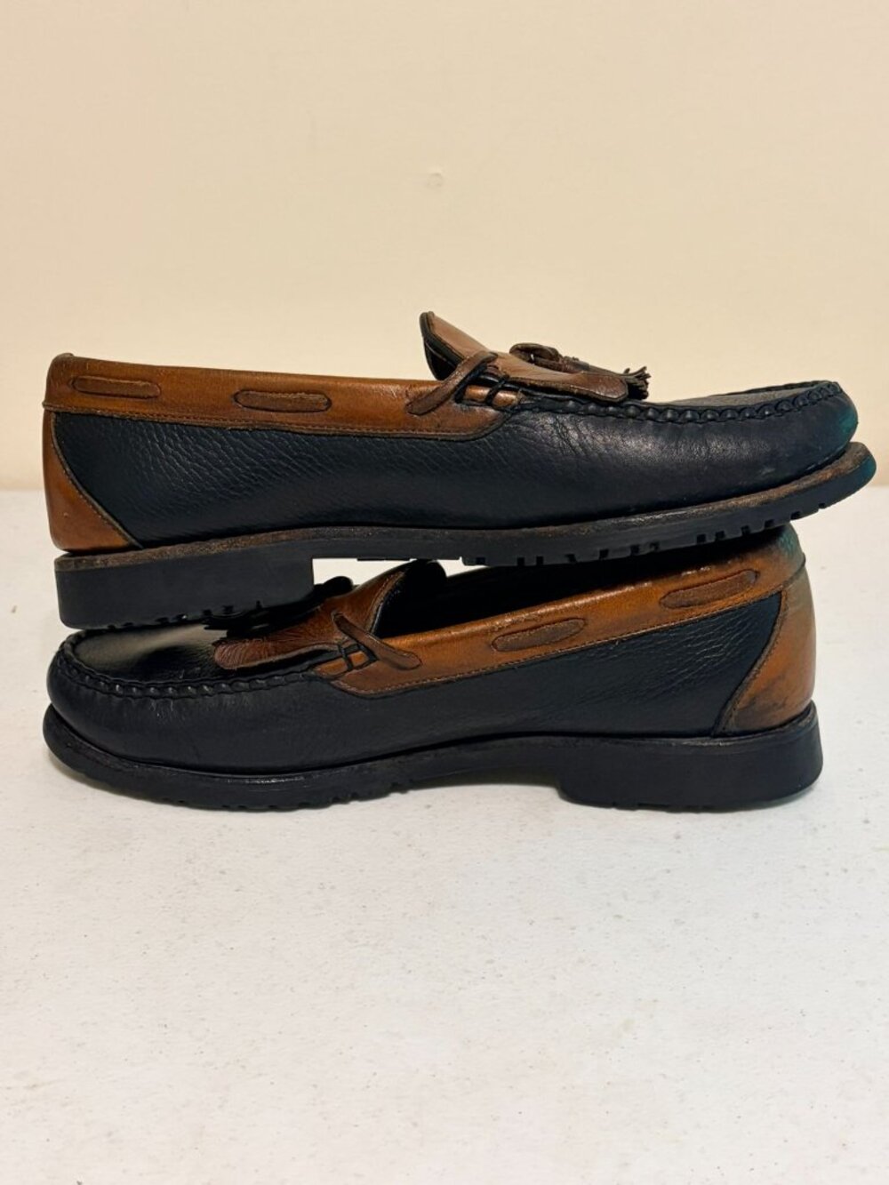 Men's Allen Edmonds Nashua Black/Brown Tassel Moccasins Slip Ons Size 9
